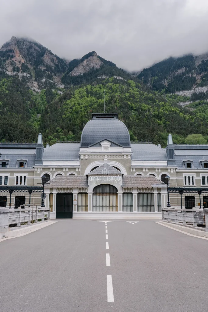 L&rsquo;incroyable hôtel dans l&rsquo;ancienne gare de Canfranc